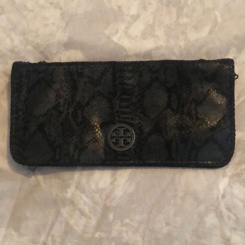 Authentic Tory Burch small handbag. Perfect as a clutch or with strap.